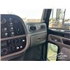 Image 9 : 2015 PETERBILT 367 TRI DRIVE SLEEPER TANK TRUCK