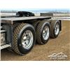 Image 25 : 2015 PETERBILT 377 TRI DRIVE SLEEPER WINCH TRACTOR