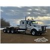 Image 2 : 2015 PETERBILT 377 TRI DRIVE SLEEPER WINCH TRACTOR