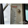 Image 7 : 2014 KENWORTH T800 TRI DRIVE SLEEPER TRUCK TRACTOR