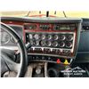 Image 11 : 2007 KENWORTH T800B TRIDRIVE SLEEPER TRUCK TRACTOR