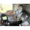 Image 8 : 2007 KENWORTH T800B TRIDRIVE SLEEPER TRUCK TRACTOR