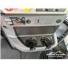 Image 23 : 2015 MACK GU713 T/A 16820 LITRE FUEL TRUCK
