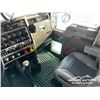 Image 10 : 2018 KENWORTH T800 TRI DRIVE SLEEPER TRUCK TRACTOR