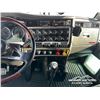 Image 11 : 2018 KENWORTH T800 TRI DRIVE SLEEPER TRUCK TRACTOR