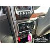 Image 16 : 2018 KENWORTH T800 TRI DRIVE SLEEPER TRUCK TRACTOR