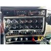 Image 19 : 2018 KENWORTH T800 TRI DRIVE SLEEPER TRUCK TRACTOR
