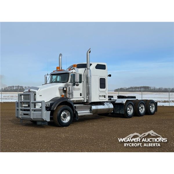 2018 KENWORTH T800 TRI DRIVE SLEEPER TRUCK TRACTOR