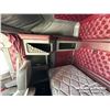 Image 25 : 2018 KENWORTH T800 TRI DRIVE SLEEPER TRUCK TRACTOR
