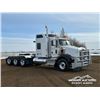 Image 2 : 2018 KENWORTH T800 TRI DRIVE SLEEPER TRUCK TRACTOR