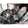 Image 8 : 2018 KENWORTH T800 TRI DRIVE SLEEPER TRUCK TRACTOR