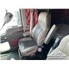 Image 9 : 2018 KENWORTH T800 TRI DRIVE SLEEPER TRUCK TRACTOR