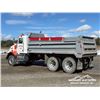 Image 4 : 2002 KENWORTH T800 T/A DUMP TRUCK
