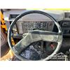 Image 10 : 1996 INTERNATIONAL 4900 S/A SAND & PLOW TRUCK