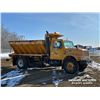 Image 2 : 1996 INTERNATIONAL 4900 S/A SAND & PLOW TRUCK