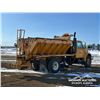 Image 3 : 1996 INTERNATIONAL 4900 S/A SAND & PLOW TRUCK