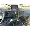Image 9 : 1996 INTERNATIONAL 4900 S/A SAND & PLOW TRUCK