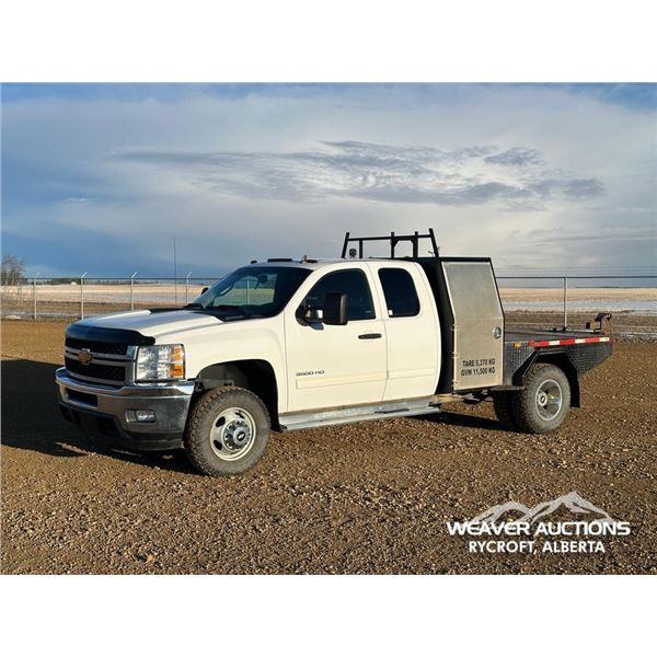 2013 CHEVROLET 3500HD EXTENDED CAB FLATBED TRUCK