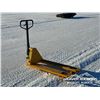 Image 4 : 4,400 LB. INDUSTRIAL PALLET JACK