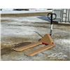 Image 3 : 5500 LB. INDUSTRIAL PALLET JACK