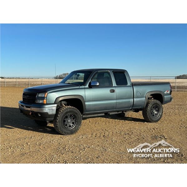 2005 GMC 1500 LT EXTENDED CAB PICKUP