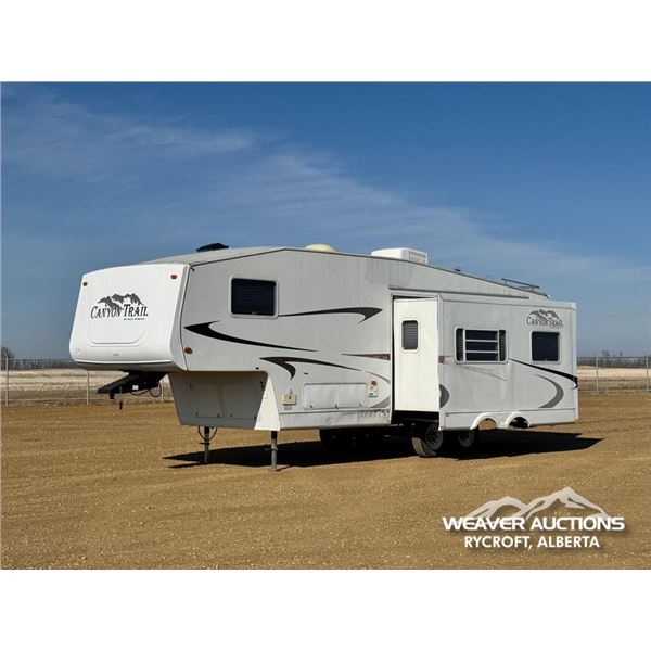 2006 CANYON TRAIL 27 FT. T/A TRAVEL TRAILER