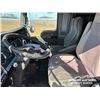 Image 8 : 2012 KENWORTH T800 T/A SLEEPER TRUCK TRACTOR