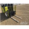 Image 17 : CLARK GPX30 PNEUMATIC TIRE FORKLIFT