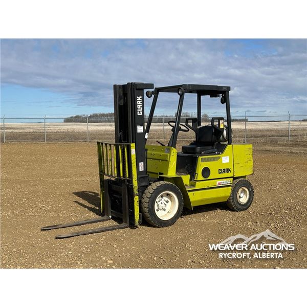 CLARK GPX30 PNEUMATIC TIRE FORKLIFT