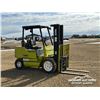 Image 2 : CLARK GPX30 PNEUMATIC TIRE FORKLIFT