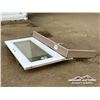Image 2 : DOOR W/GLASS PANNEL