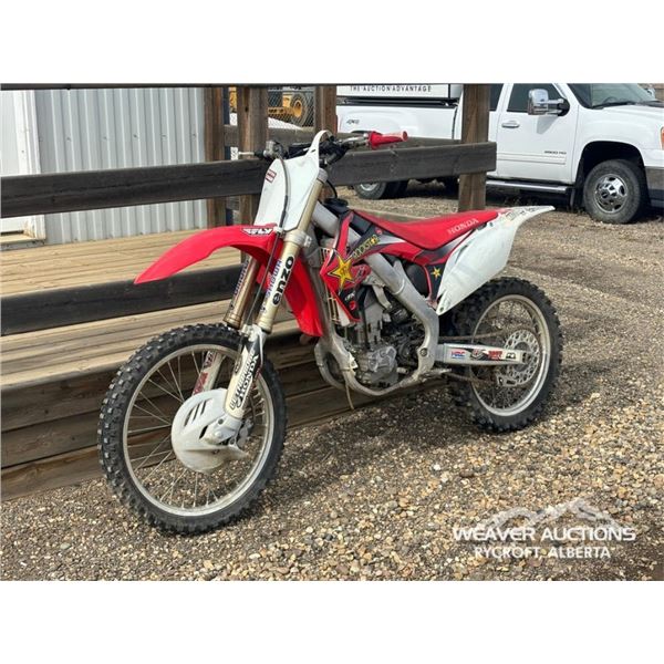 2013 HONDA 250 CRFR DIRT BIKE