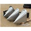 Image 1 : (4) SPRAYER CROP DIVIDERS