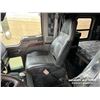 Image 10 : 2014 KENWORTH T800 TRI DRIVE SLEEPER TRUCK TRACTOR