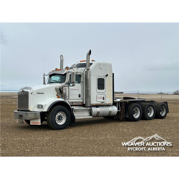 2014 KENWORTH T800 TRI DRIVE SLEEPER TRUCK TRACTOR