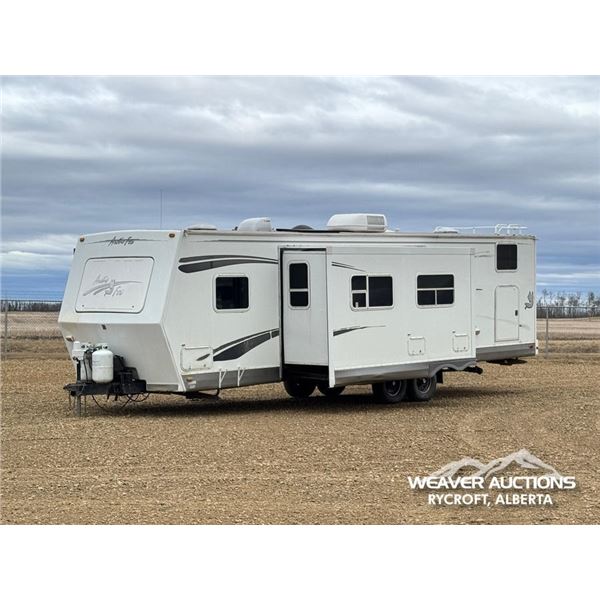 2006 ARCTIC FOX 4 SEASON 32 FT. T/A TRAVEL TRAILER