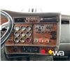 Image 9 : 2002 KENWORTH W900B SLEEPER T/A TRUCK
