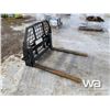 Image 2 : JOHN DEERE 48" SKID STEER PALLET FORKS
