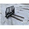 Image 2 : JOHN DEERE 48" SKID STEER PALLET FORKS