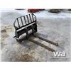 Image 2 : JOHN DEERE SKID STEER 48" PALLET FORKS