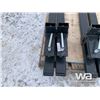 Image 2 : (UNUSED) FEL BOLT ON 42" PALLET FORKS