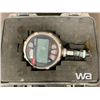 Image 2 : CRYSTAL XP2I 10000 PSI DIGITAL PRESSURE GAUGE