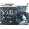 Image 8 : 2012 Kenworth T800 Tri Drive Grain Truck