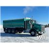 Image 2 : 2011 Kenworth T800 Tri Drive Grain Truck