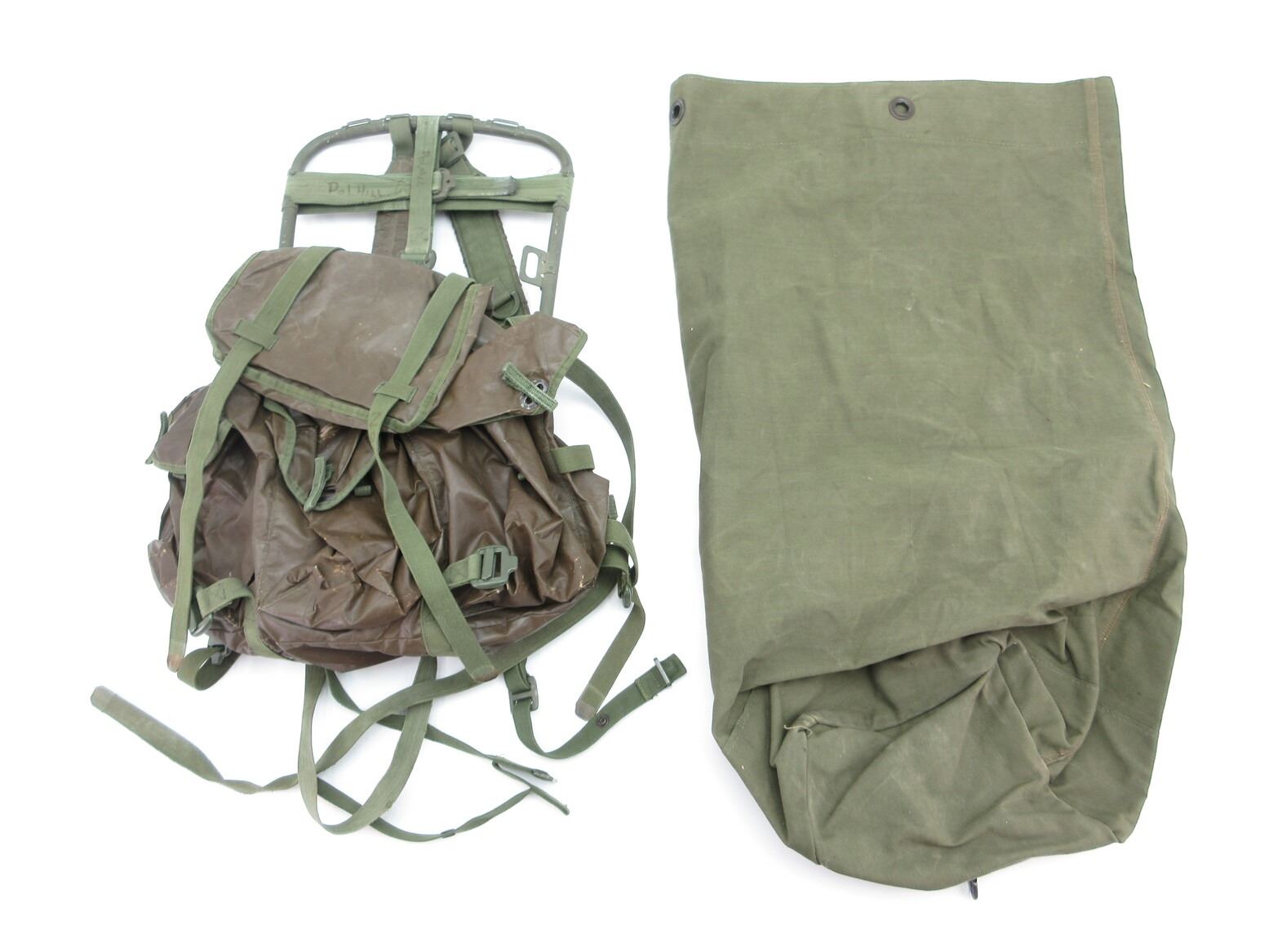 CANADIAN / U.S. MILITARY 64 PATTERN RUCKSACK AND DUFFLE BAG LOT
