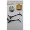 Image 5 : Glass & Brass Mini Perfume Pill Box & Knife Rests