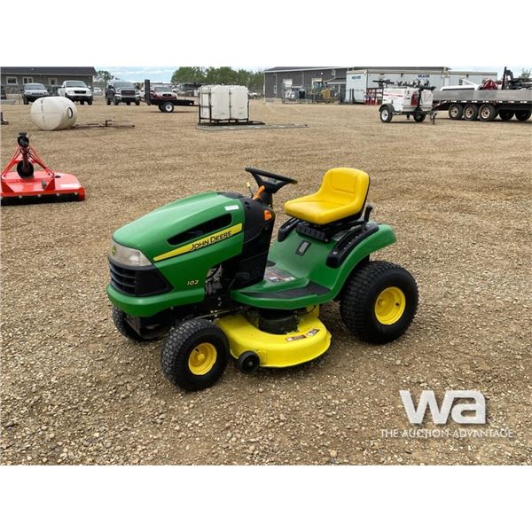 JOHN DEERE 100 SERIES 42 IN. LAWN MOWER