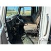 Image 8 : 2000 INTERNATIONAL 4700 S/A ROLLBACK TRUCK