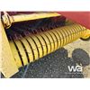 Image 11 : NEW HOLLAND 847 ROUND BALER