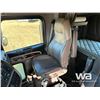 Image 8 : 2013 PETERBILT 388 T/A SLEEPER TRUCK TRACTOR